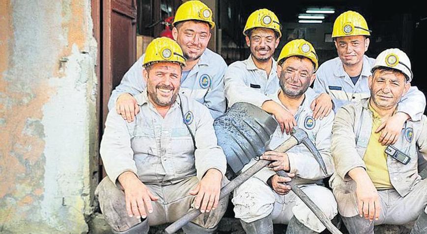 Omuz omuza madende çalışıyorlar