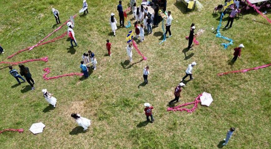 Sadece kitaplardan biliyordu... Ta ki bugüne kadar Köy okulundaki öğrenciler ilk kez gördü