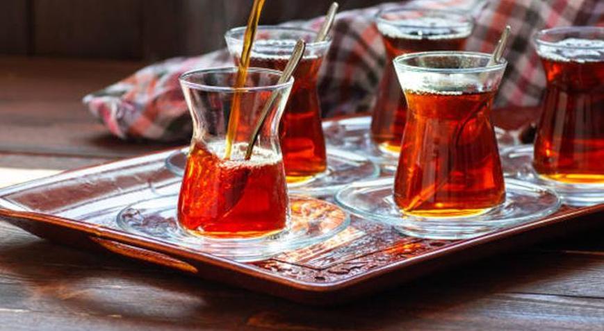 Çayın acısını alan yöntem Demlerken mutlaka bu tekniği uygulayın