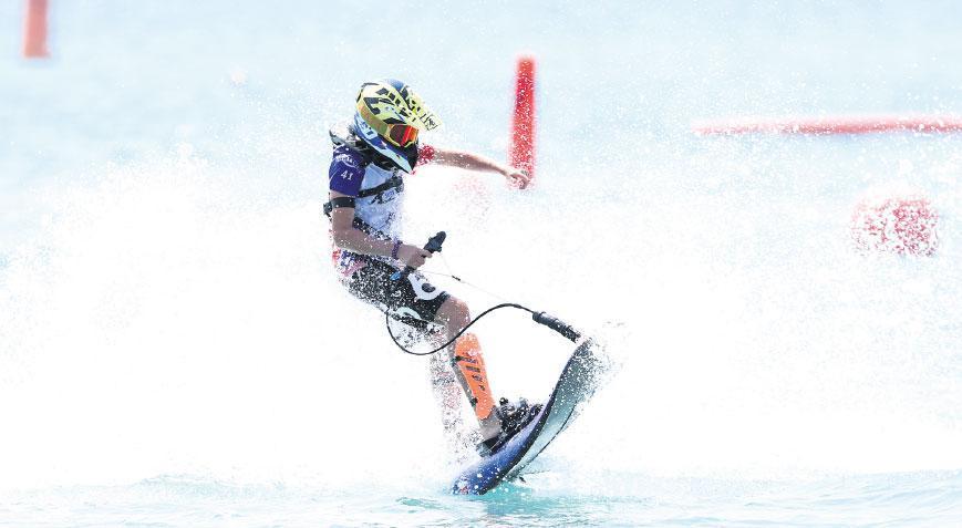 Çeşme’de motosurf rüzgarı
