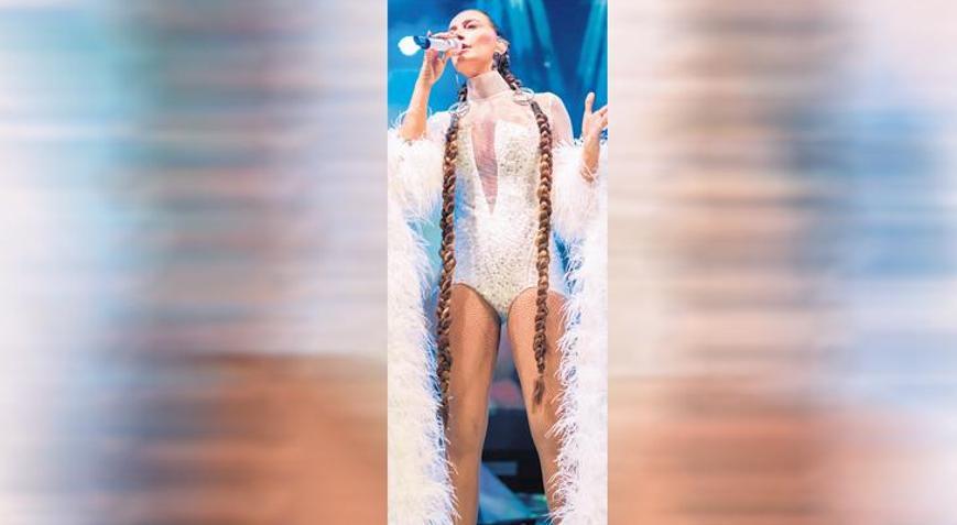 Yeni yaşa yeni sahne tarzı