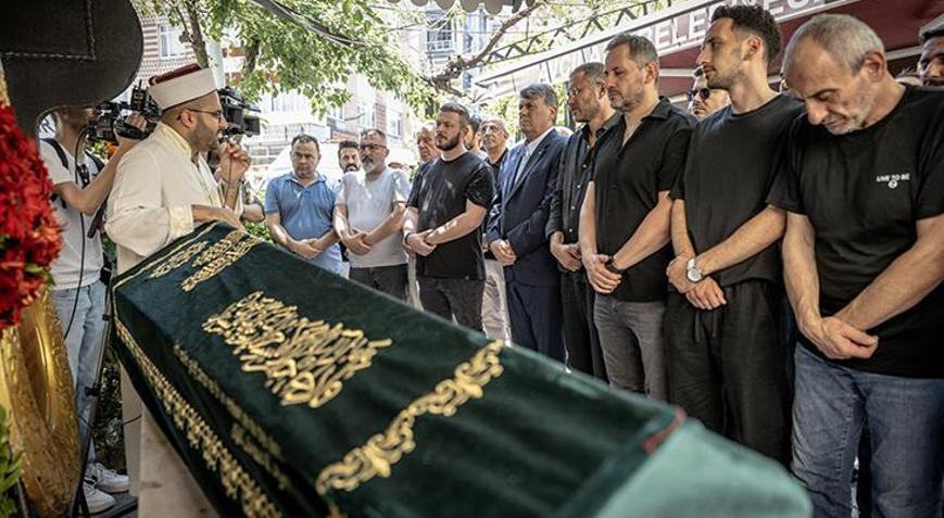 Beşiktaş antrenörü Serdar Topraktepenin ağabeyi Ayhan Topraktepe son yolculuğuna uğurlandı