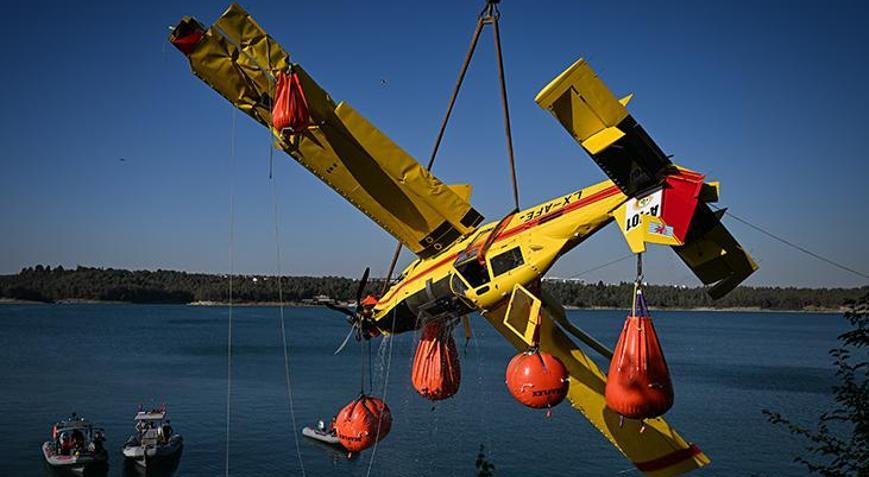 Adanada uçak baraj gölüne düşmüştü Uçağın enkazı böyle çıkarıldı
