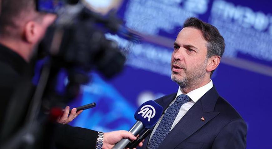 Bakan Bayraktar: Güneş ve rüzgarda 10 yılda 90 bin megavat yeni kurulu güç ekleyeceğiz