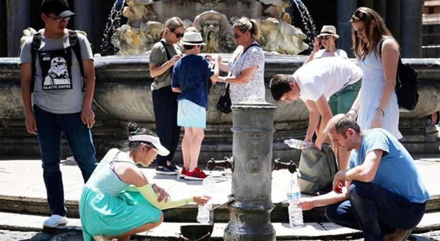 Aşırı sıcaklar etkisini sürdürüyor: 1350 okul tatil edildi