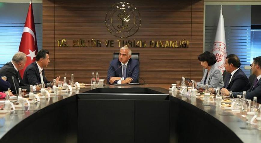 Bakan Ersoy, BETUYAB Yönetim Kurulu Başkanı ve üyeleriyle bir araya geldi