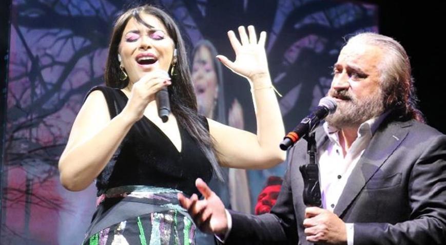 Konserde duygusal anlar Zara, yakın dostu Volkan Konakı unutmadı