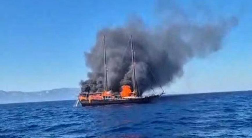 Bodrumda korku dolu anlar Turistlerin bulunduğu ahşap tekne yanarak battı