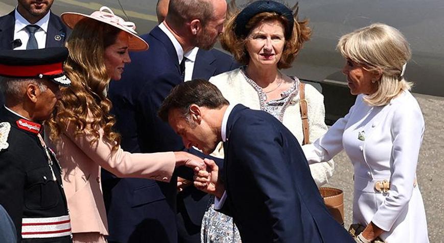 Macron çiftinin kritik İngiltere turu başladı İngiliz basını: Elini tutmadı