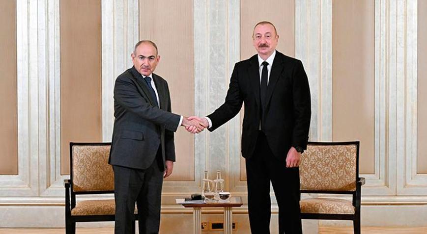 Aliyev ve Paşinyan Abu Dabide buluştu