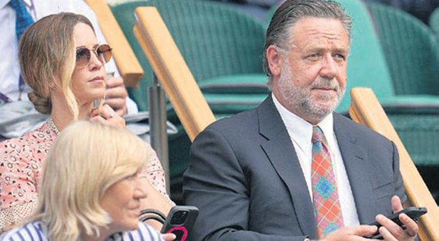 Wimbledon’da çiçekli elbise geçidi