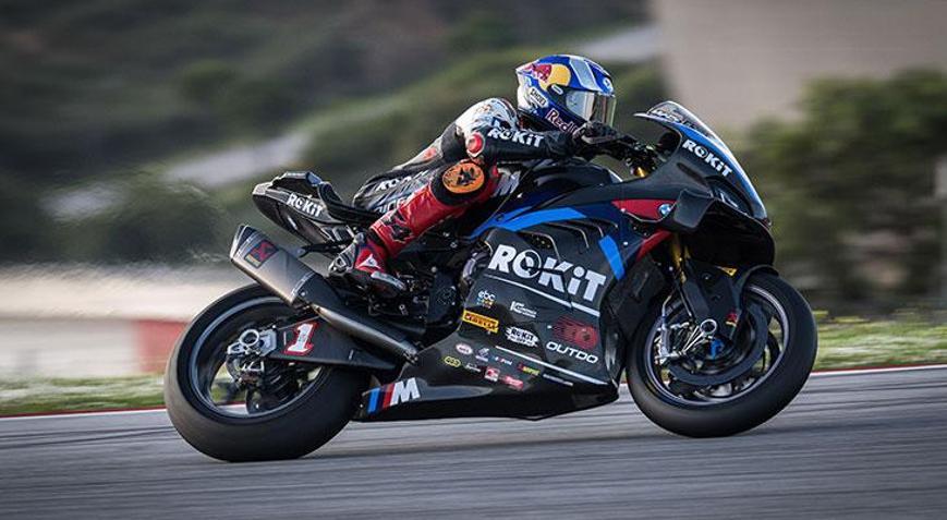 Toprak Razgatlıoğlu, İngilterede superpole yarışını da kazandı