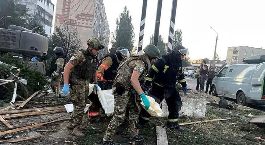 Rusya, 500 kilogramlık bombayla Ukraynayı vurdu Alışveriş merkezinde can pazarı