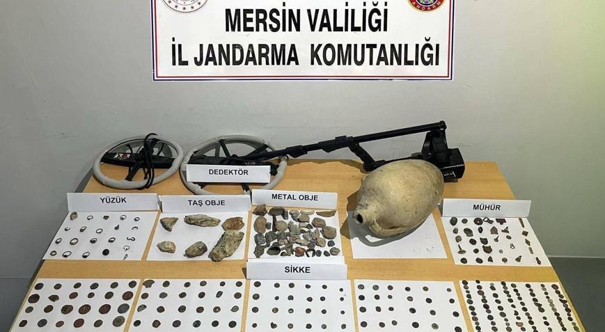 Mersin’de evde yapılan aramada tarihi eser bulundu