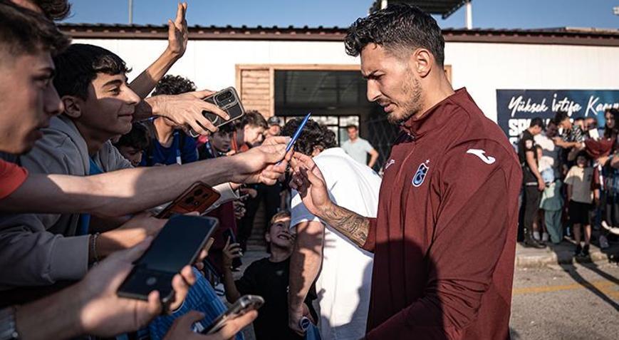 Trabzonsporlu futbolcular, Erzurumda taraftarla buluştu