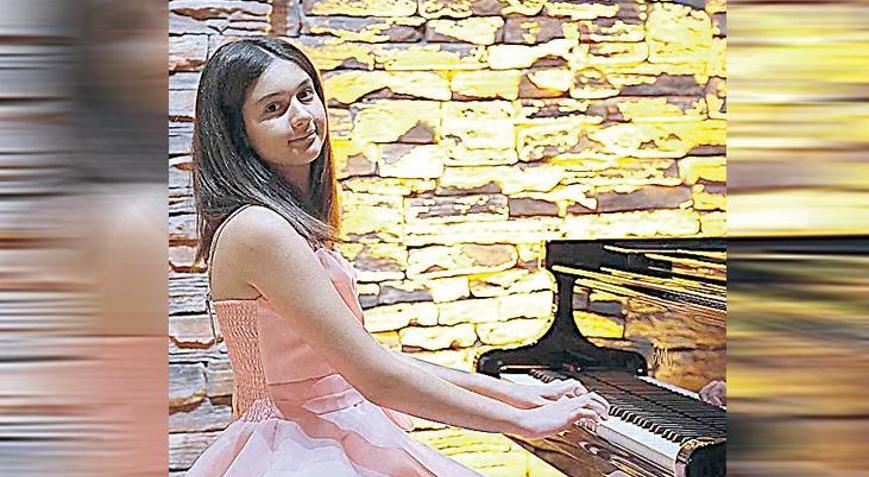 ELİF NAZ... Mozart’ın okuluna kabul edildi