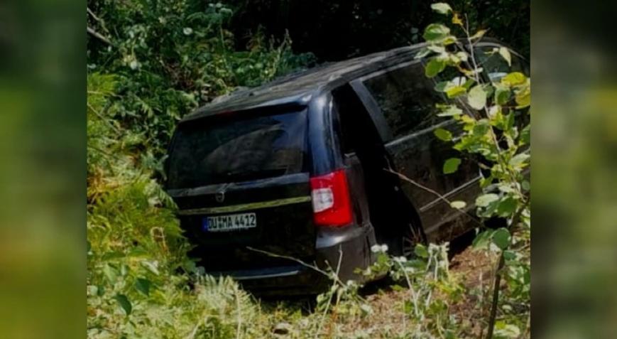 Minibüs şarampole yuvarlandı: 4 yaralı