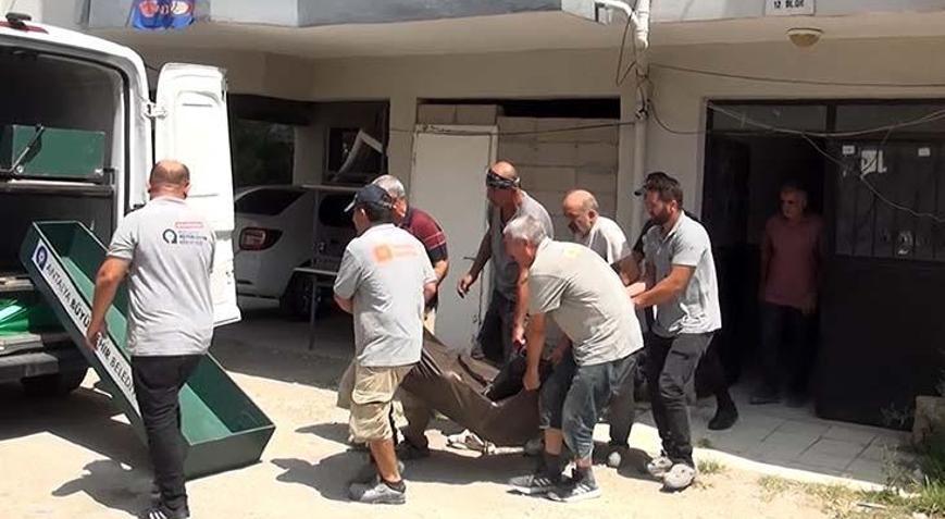 İş yerine gitmeyen adam evinde ölü bulundu