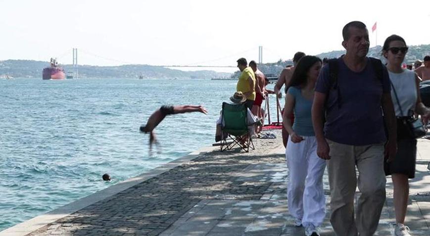 Sıcaklar İstanbulluları boğaza döktü: Her pazar burada yüzüyoruz