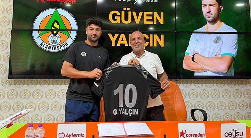 Alanyaspordan yeni transferlere imza töreni