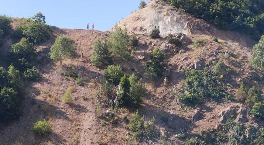 Sivasta işçileri taşıyan minibüs uçuruma yuvarlandı: 3 ölü, 18 yaralı