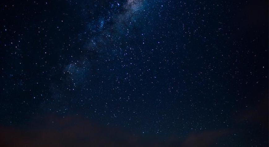 Yapay zeka, uzayda 800’den fazla gizemli kozmik anomali keşfetti