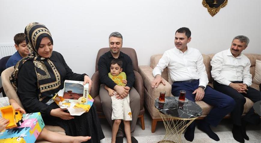 Bakan Kurumdan depremzede aileye ziyaret