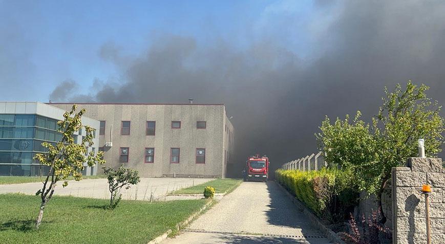 Tarım arazisindeki yangın fabrikaya sıçradı Müdahale ediliyor