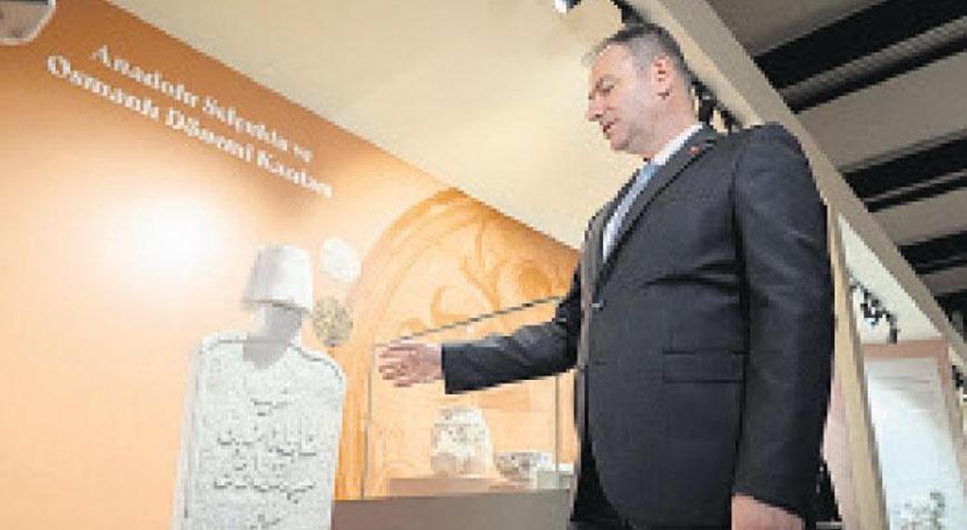 Ataların mezar taşları okunacak