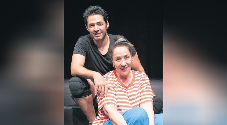 Binnur Kaya, ‘Açık Aile’yle sahnede