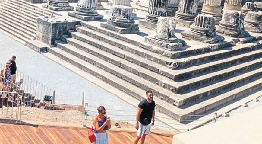 Apollon Tapınağı, gece de gezilebilecek