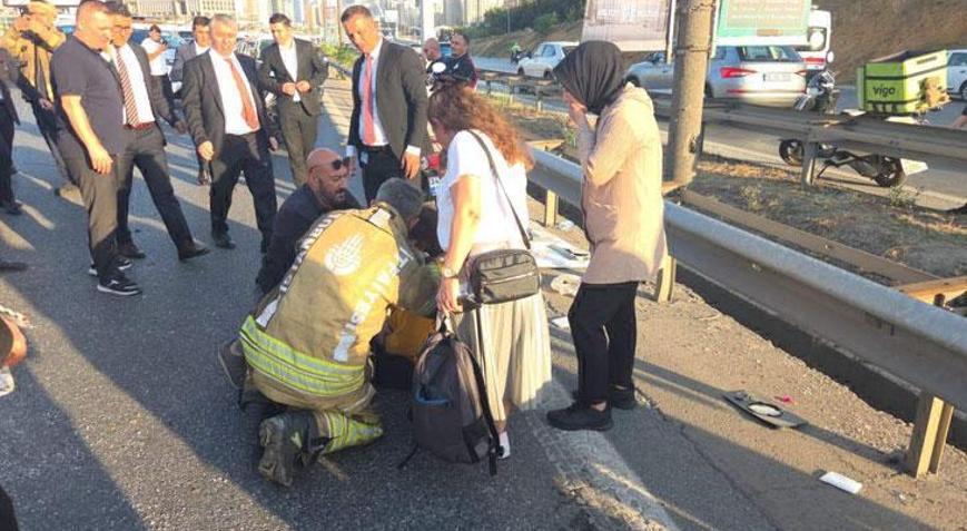 Ümraniyede servis midibüsü devrildi: 8 yaralı