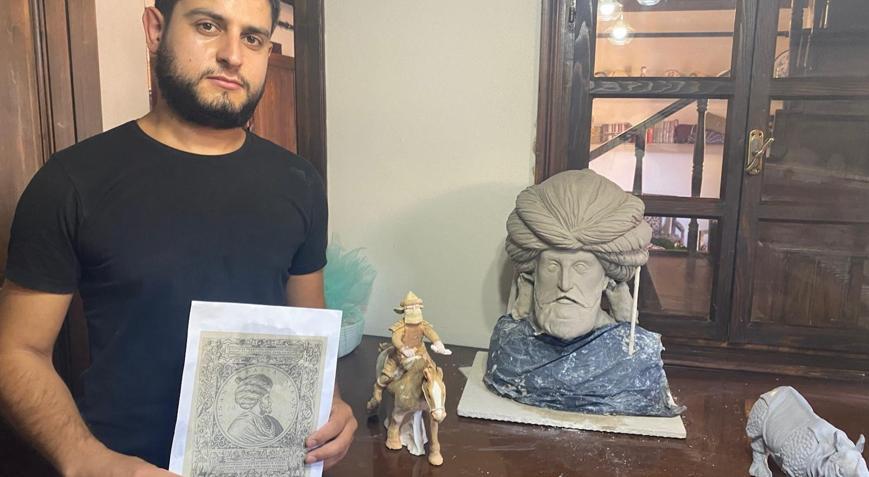 Sinan Paşa’nın büstü, hiçbir sanat eğitimi almayan Suriyeli uyruklu Hüseyin tarafından yapılıyor