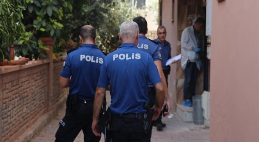 Cezaevinden çıktı dehşet saçtı Bıçakla eski sevgilisinin evini bastı: 2 yaralı