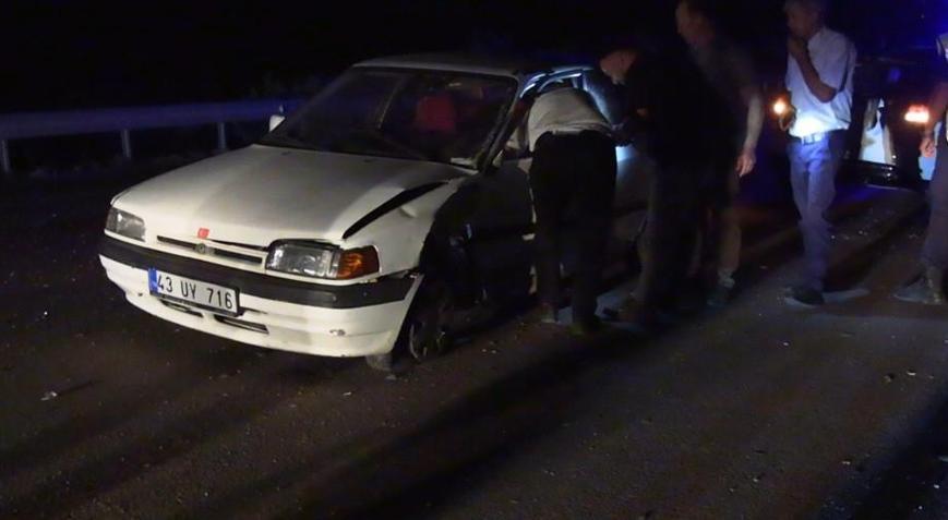 Tavşanlı’da iki otomobil çarpıştı; 5 yaralı