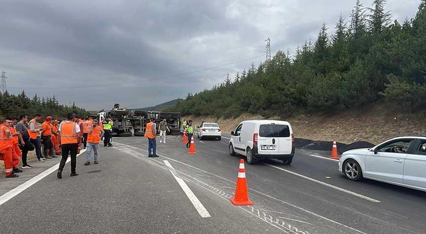 Anadolu Otoyolunda kaza İstanbul yönü trafiğe kapandı