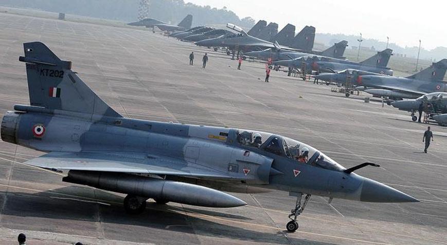 Hindistandan savunma hamlesi Yerli savaş uçağı için harekete geçtiler