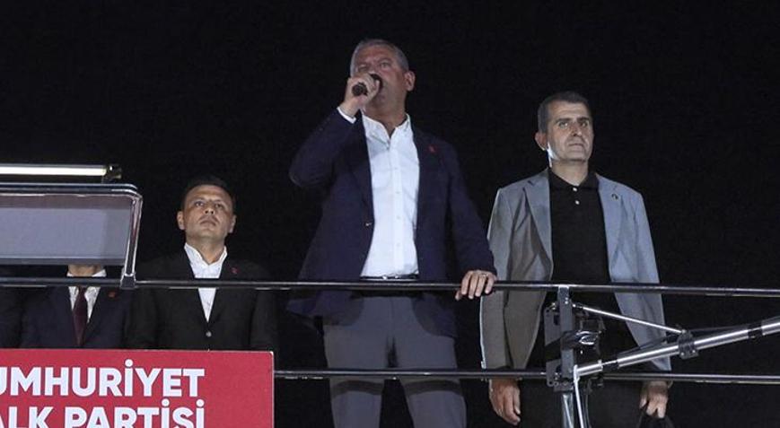 CHP Genel Başkanı Özel, partisinin Üsküdar mitinginde konuştu