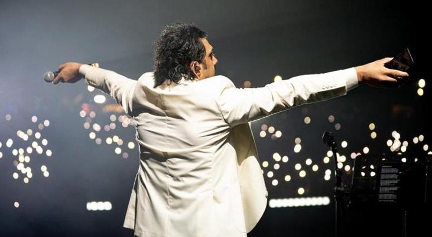 Erzurumu gezerken davet etti Bayhandan konser sürprizi