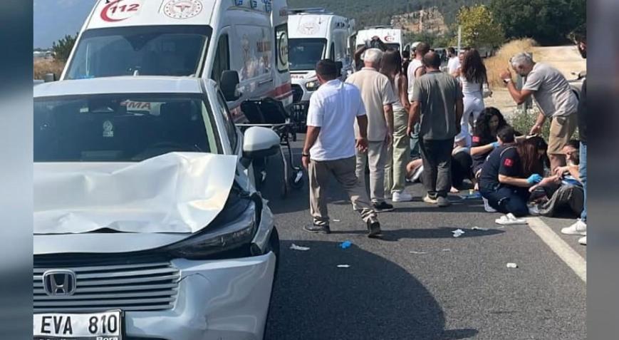 Yolun karşısına geçen aileye otomobil çarptı: 1 ölü, 3 yaralı