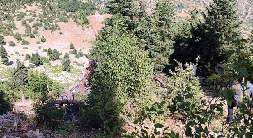 Otomobil u�uruma yuvarland�: 2 �l�