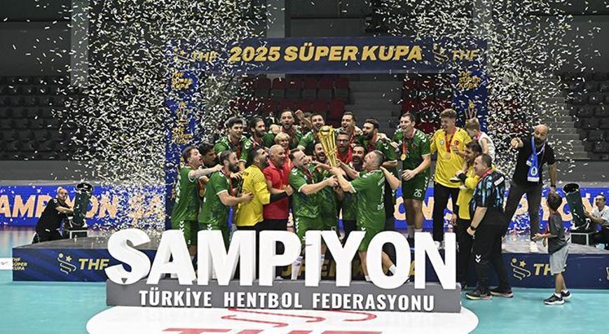 Nilüfer Belediyesi kupasını aldı