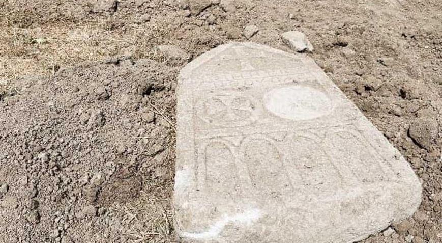 Yer: Çorum Kanal kazısında tarihi mezar taşı çıktı
