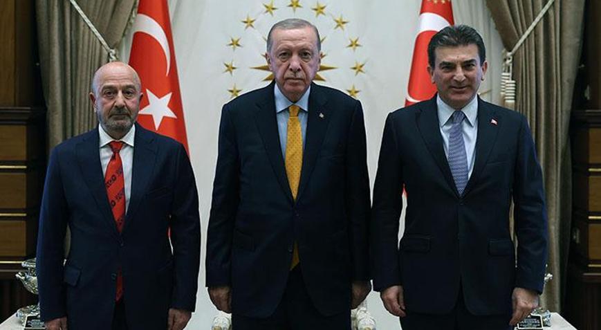 Erdoğan, OYAK Başkanı Aksakallı ve Genel Müdür Yalçıntaş’ı Külliye’de kabul etti