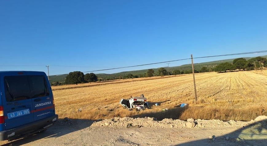 Otomobil, sürücüsünün gözünü güneş alması sonucu tarlaya uçtu: 2 yaralı