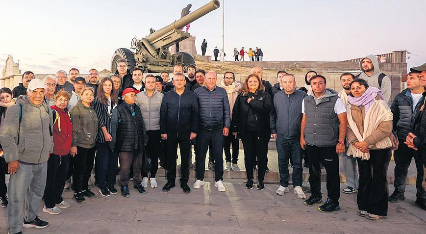 Özel’den Zafer Yolu yürüyüşü