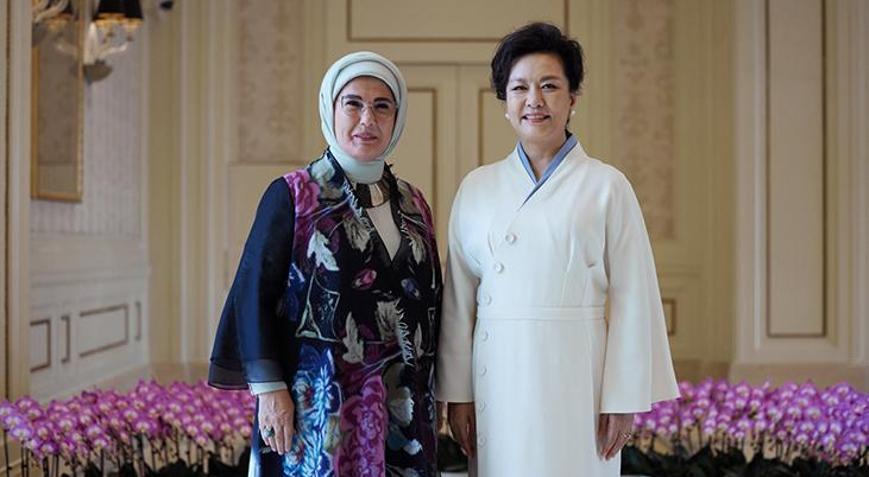 Emine Erdoğan, Şanghay İşbirliği Örgütü Zirvesi’nde lider eşleriyle buluştu