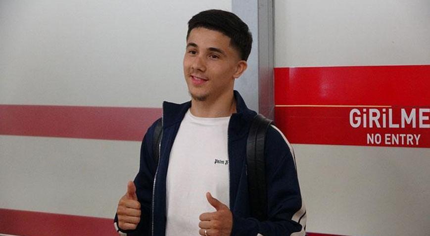 Trabzonsporun yeni transferi Benjamin Bouchouari Trabzona geldi