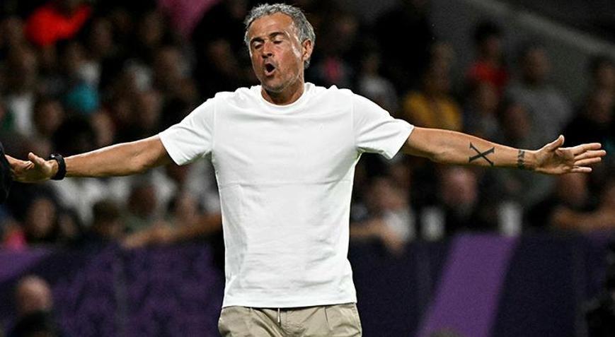 Luis Enriquenin bisiklet kazasında köprücük kemiği kırıldı