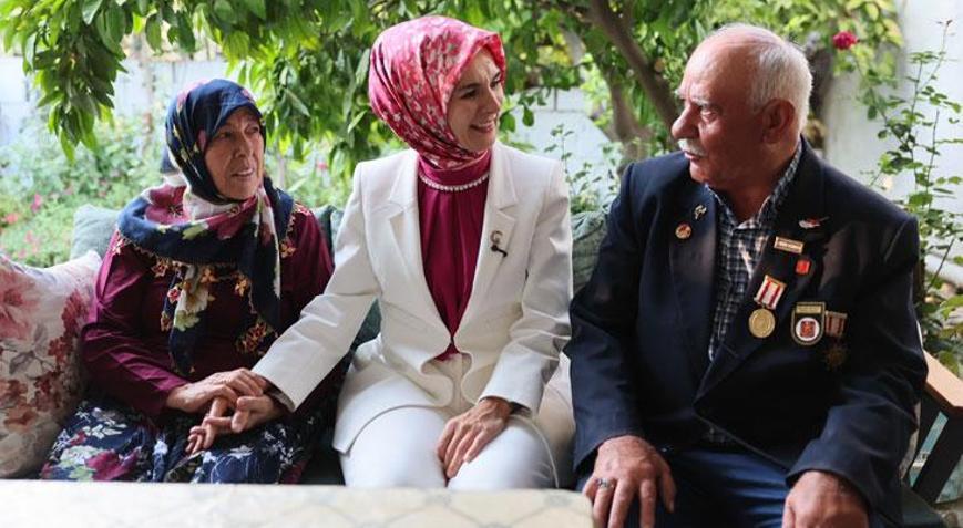Bakan Göktaştan 48 yıllık evli çifte ziyaret